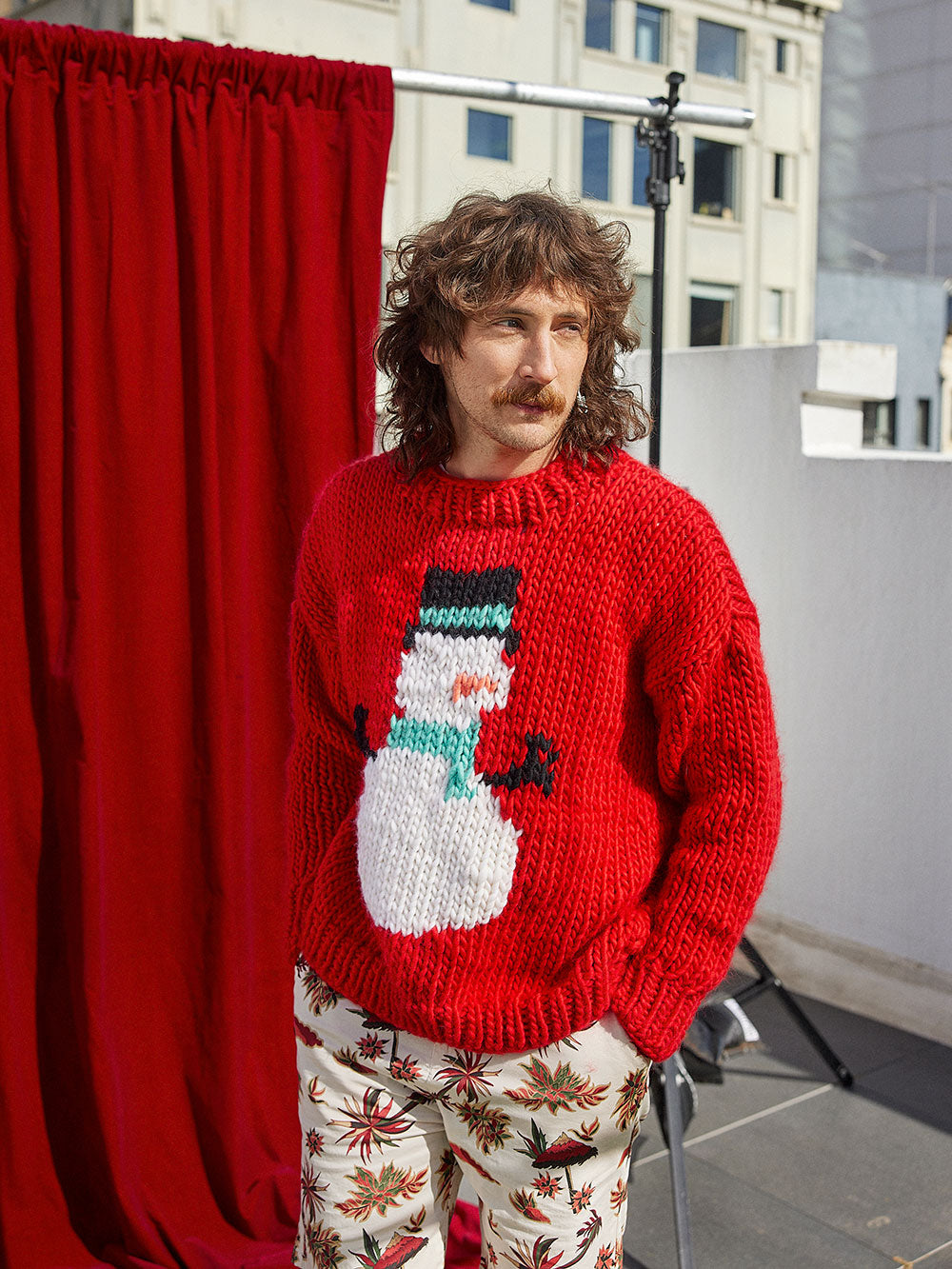 Knit your own Snowman Christmas Sweater with Cardigang